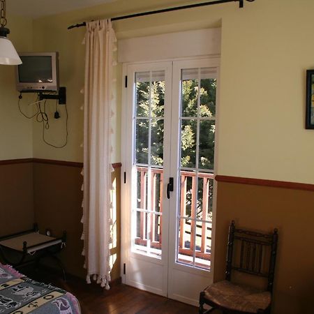La Casona De Collado Guest House Hoyos del Collado Екстериор снимка