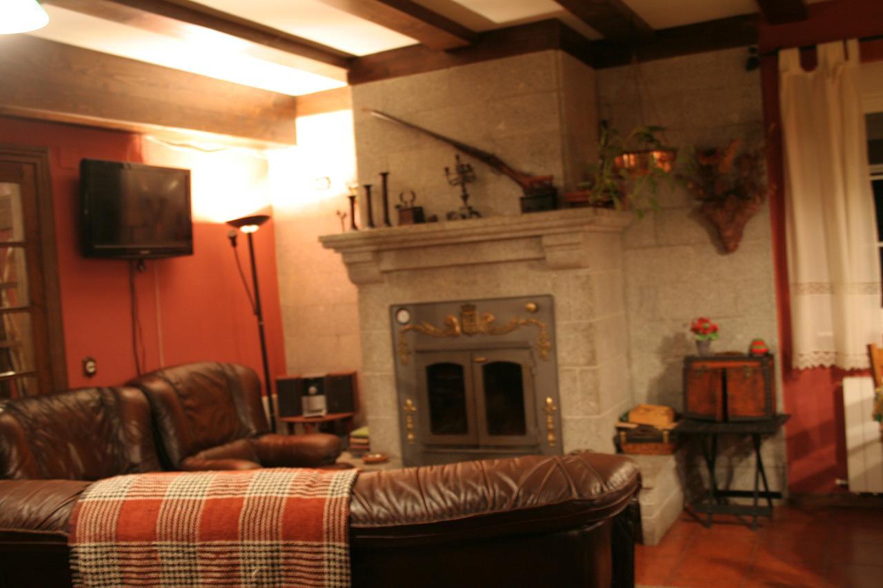 La Casona De Collado Guest House Hoyos del Collado Екстериор снимка
